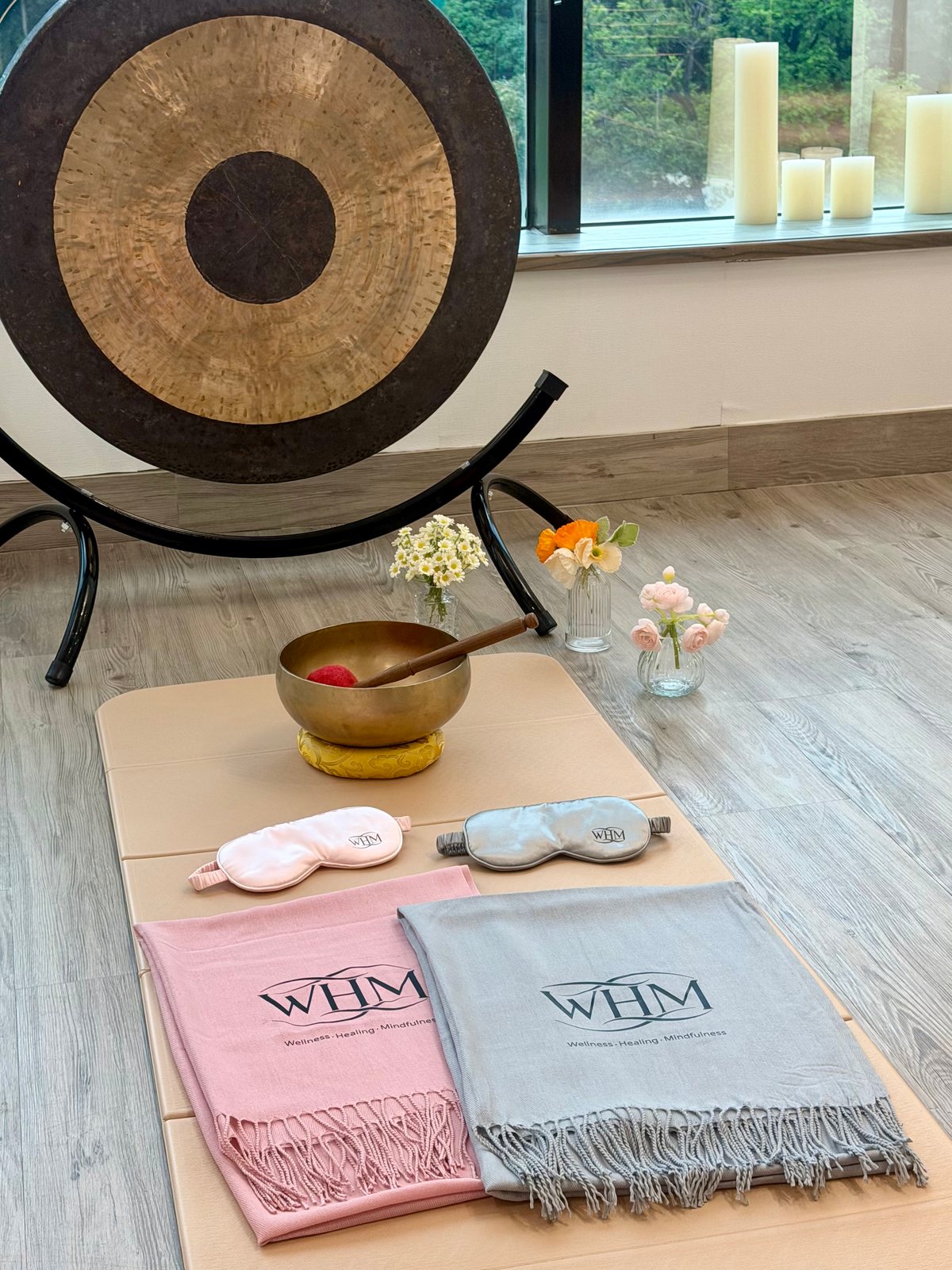 WHM 新會員迎新禮品:眼罩和披肩